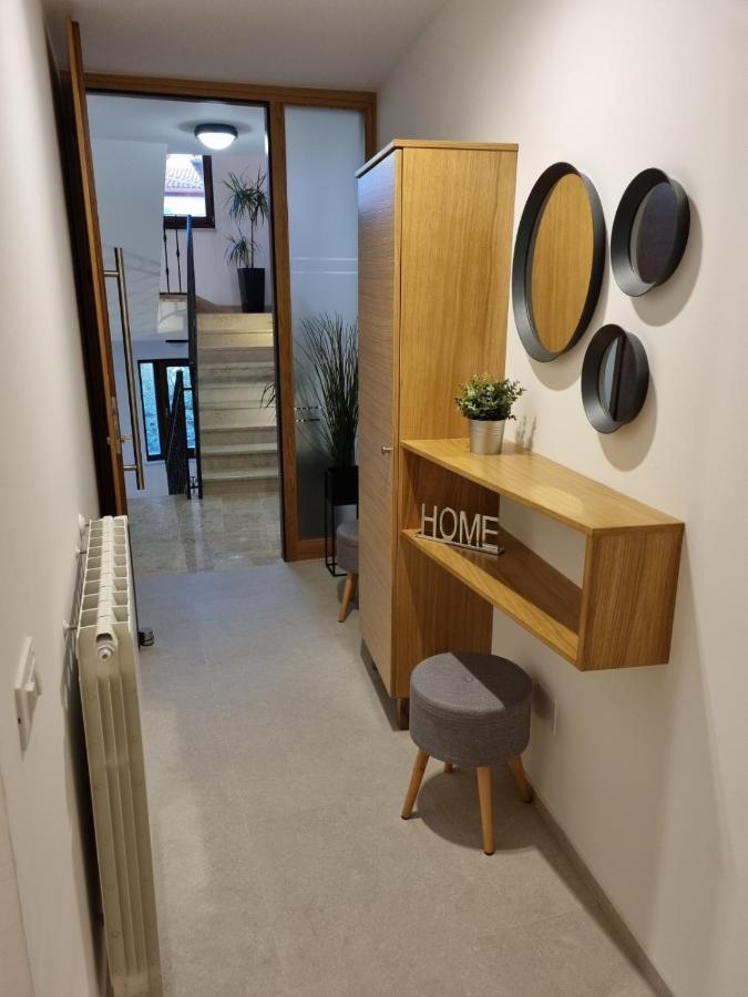 Apartments Cerin-ロヴィニ エクステリア 写真