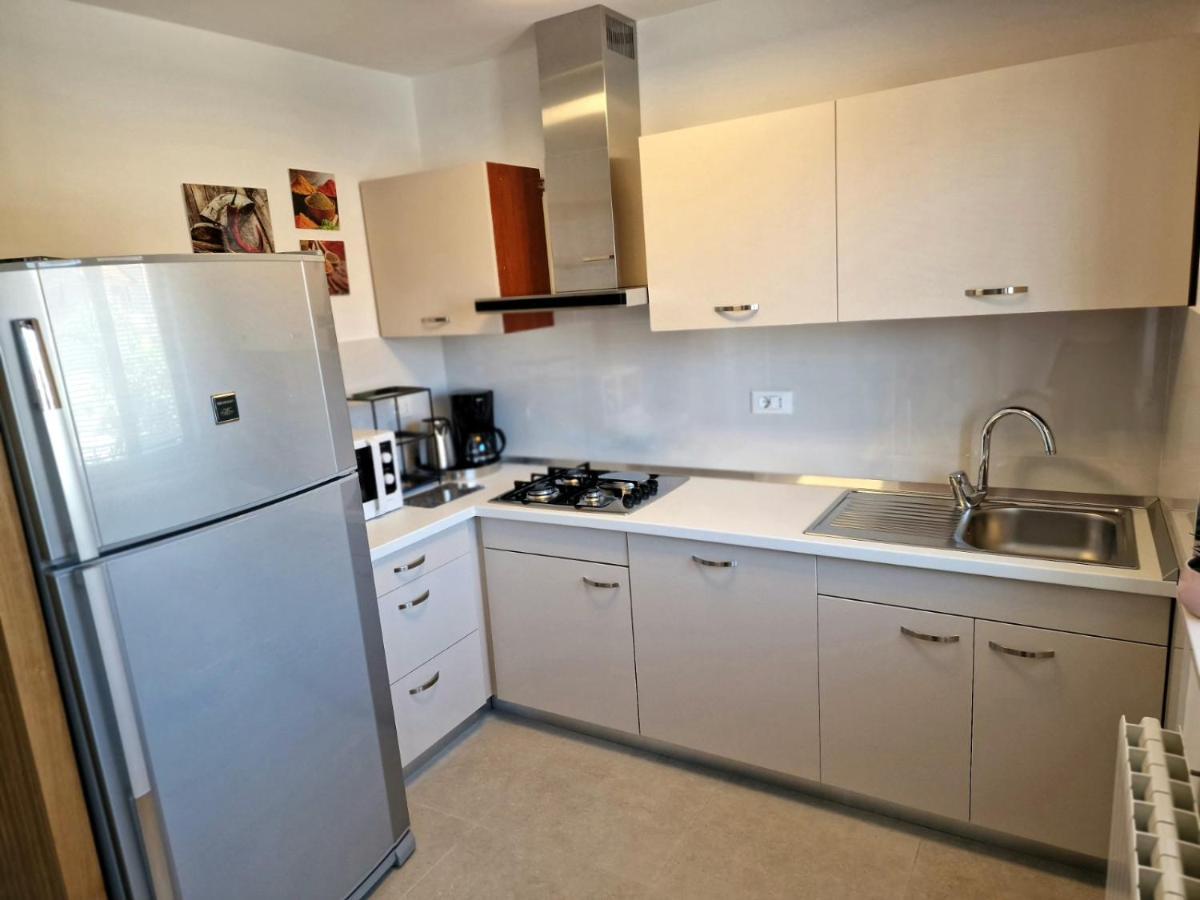 Apartments Cerin-ロヴィニ エクステリア 写真