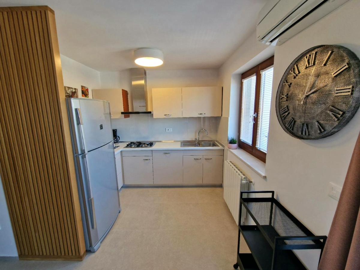 Apartments Cerin-ロヴィニ エクステリア 写真