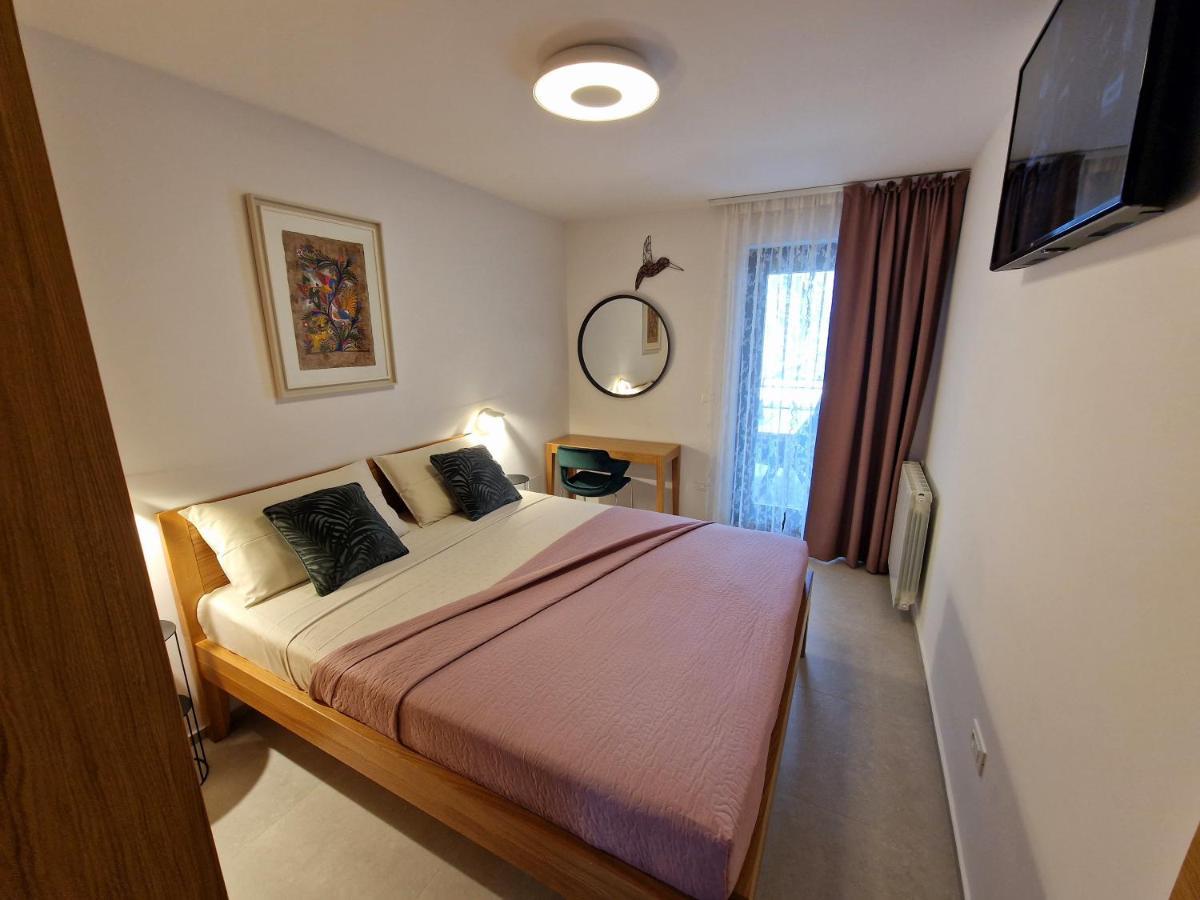 Apartments Cerin-ロヴィニ エクステリア 写真