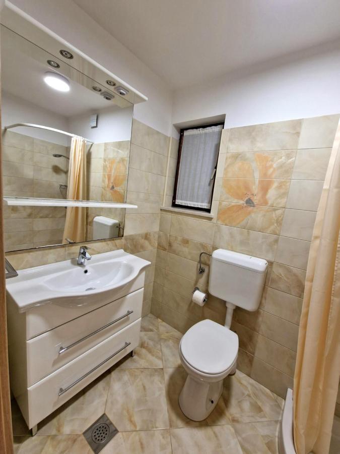 Apartments Cerin-ロヴィニ エクステリア 写真