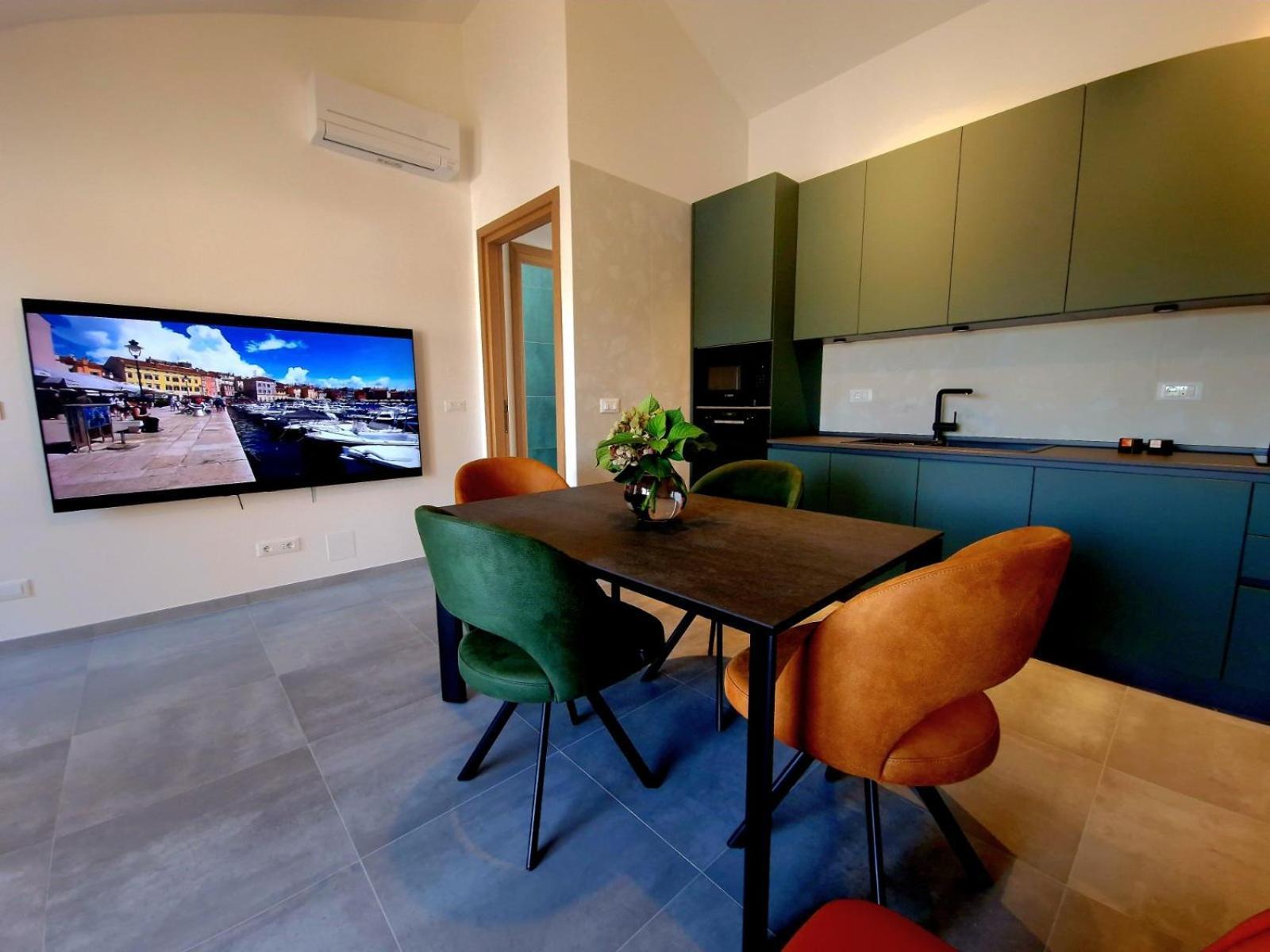 Apartments Cerin-ロヴィニ エクステリア 写真