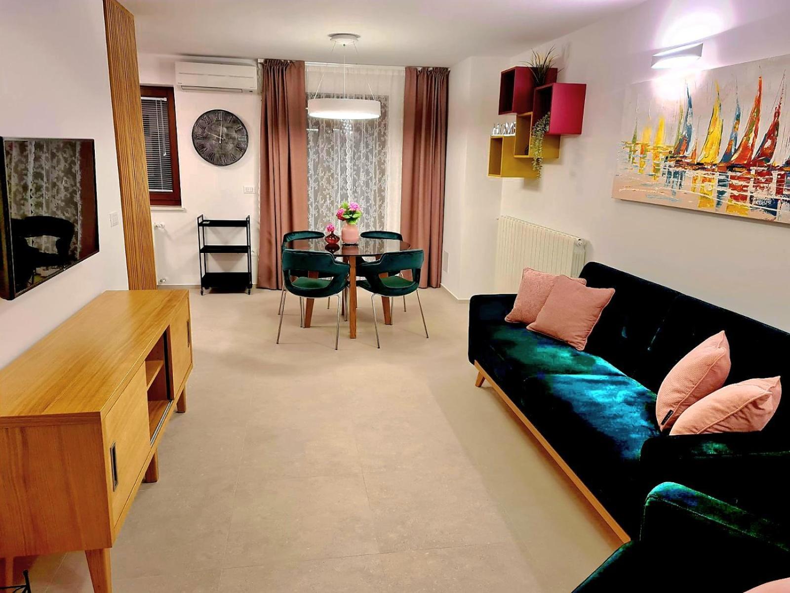 Apartments Cerin-ロヴィニ エクステリア 写真
